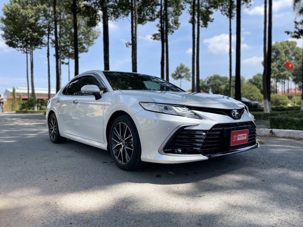 Toyota Camry 2.5Q đăng ký 1/2022